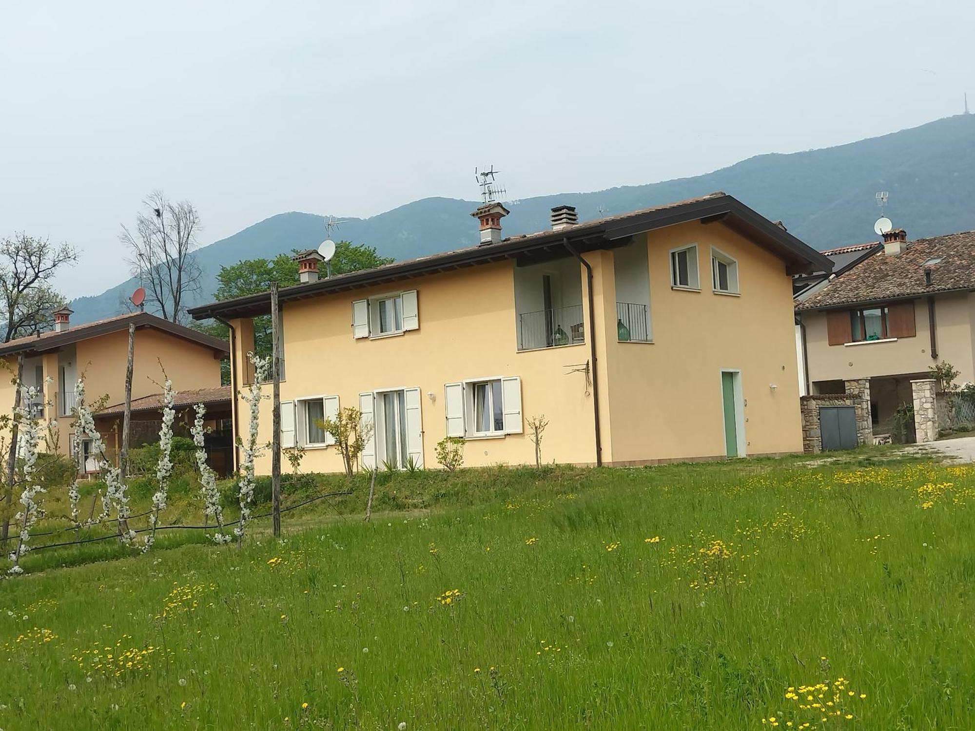 Cascina Legnago Bilocale A 6 Chilometri Da Salo' *
