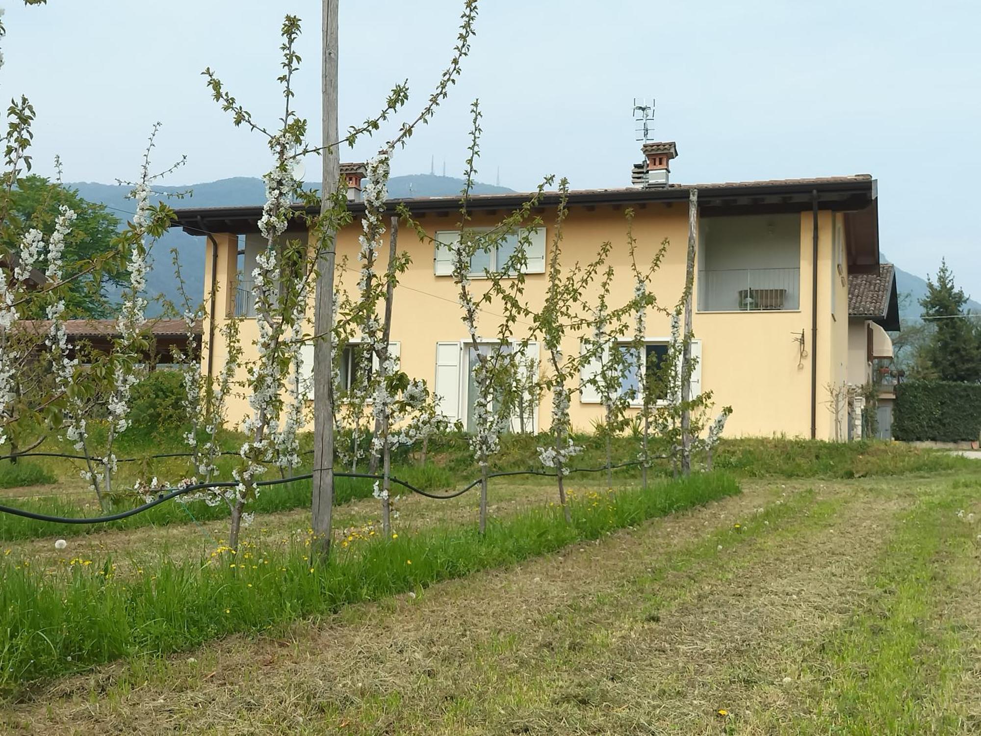Apartment Cascina Legnago Bilocale A 6 Chilometri Da Salo'